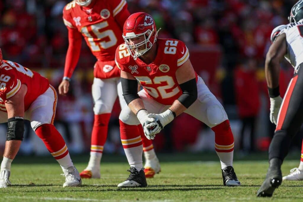 NFL: Bears Reportedly Trading For All-Pro Chiefs Guard Joe Thuney