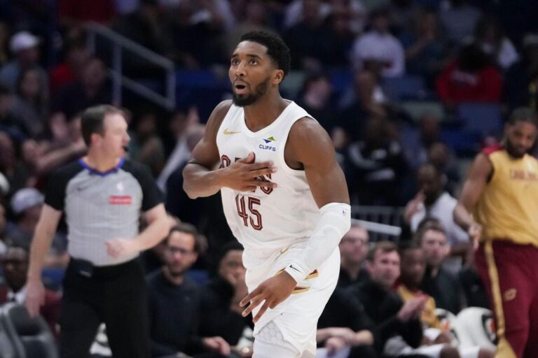 Cleveland beat Pelicans to make record 9-0 start