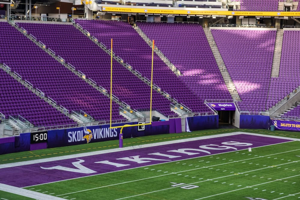 Rookie Vikings QB McCarthy to undergo knee surgery