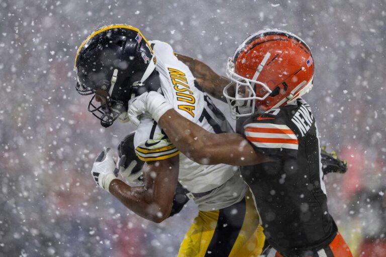 NFL: Chubb touchdown helps Browns pip Steelers in heavy snow