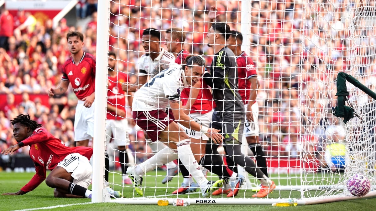 Bayindir howler gives Arsenal early lead at Old Trafford