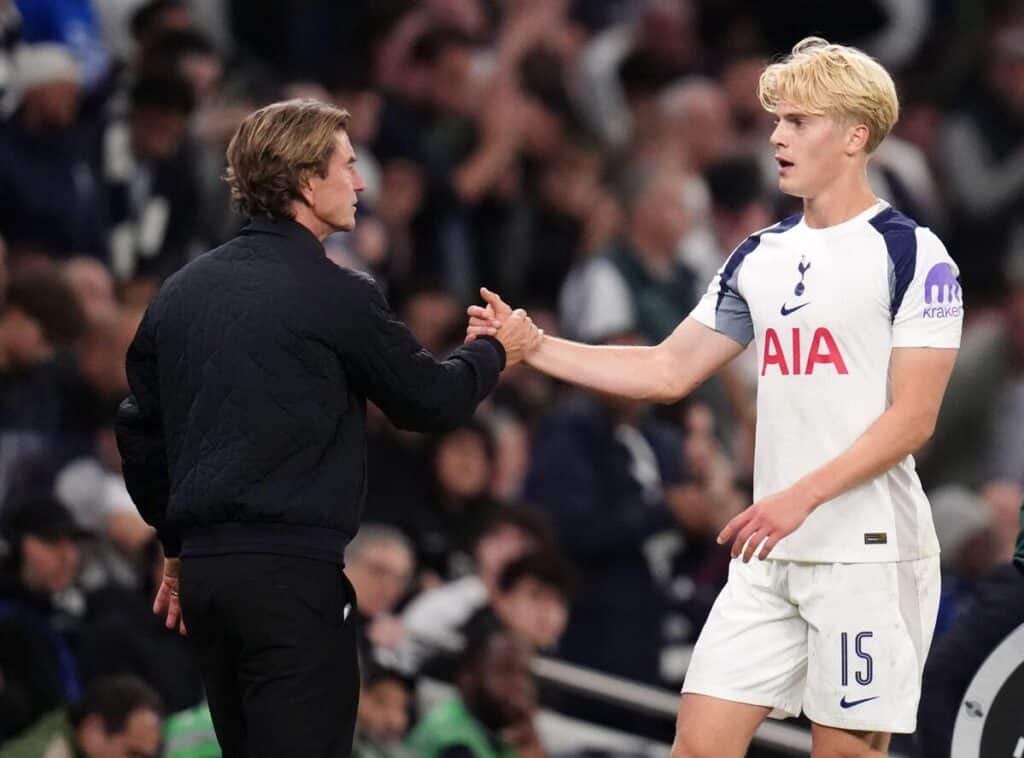 ‘Poche sterline’ dietro lo slogan di programmazione – Frank ‘Poche sterline’ dietro lo slogan di programmazione – Frank