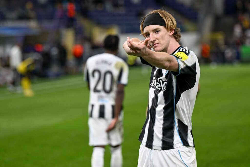 Anthony Gordon of Newcastle celebrates