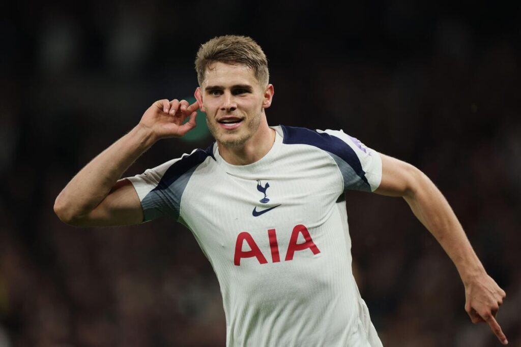 Micky van de Ven of Tottenham celebrates scoring