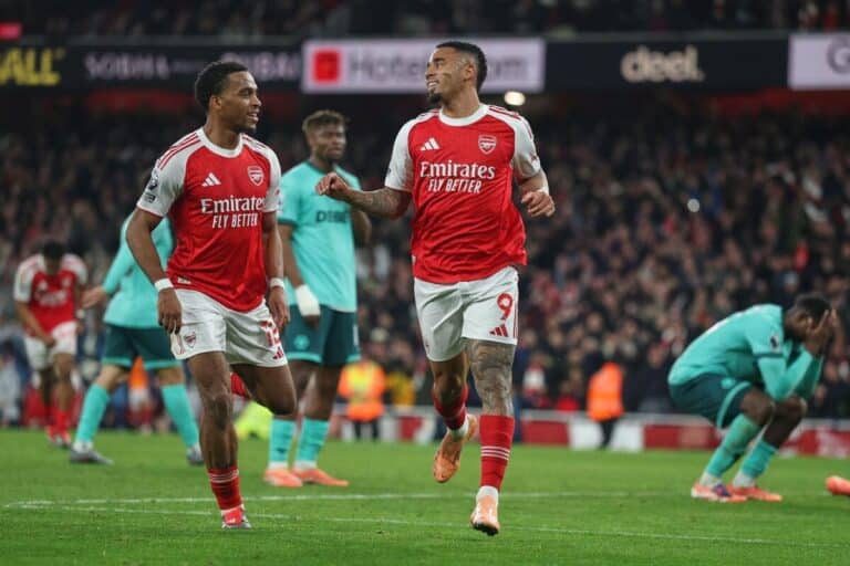 Arsenal 2-1 Wolves: Stoppage-time winner extends Gunners lead at Premier League summit