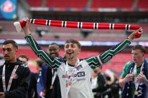 Promotion contenders Ipswich snap up Sunderland midfielder Dan Neil