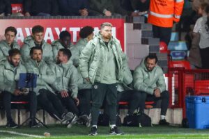 Chelsea interim boss McFarlane rubbishes need for player meeting: ‘What’s gone on in the past doesn’t need to be spoken about’