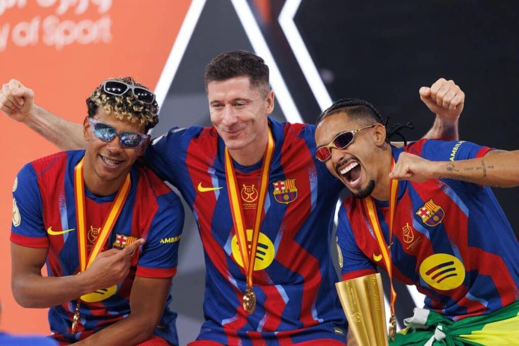 Barcelona celebrate winning the Supercopa de Espana