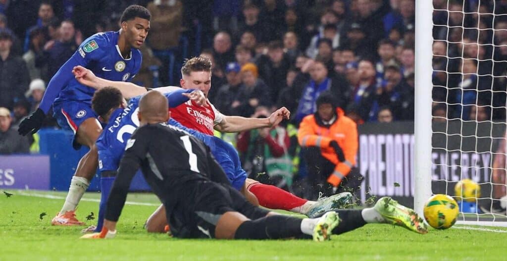 Viktor Gyokeres scores for Arsenal against Chelsea.