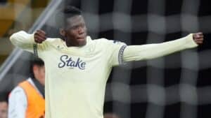 Aston Villa 0-1 Everton: Hosts miss chance to close gap on Arsenal