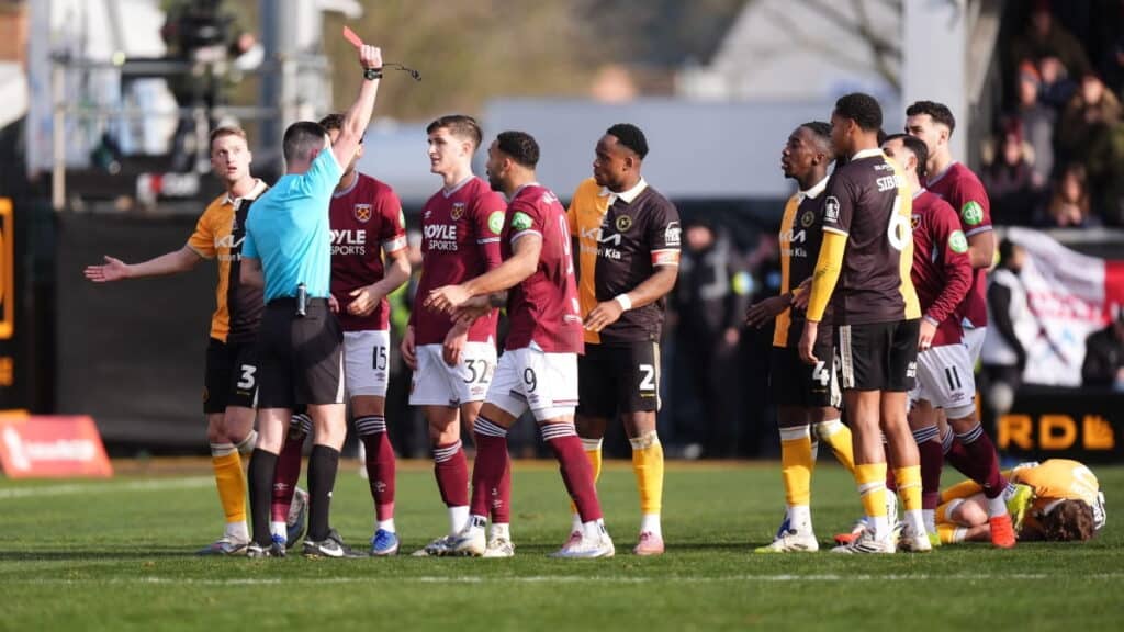 West Ham players react to Freddie Potts red card