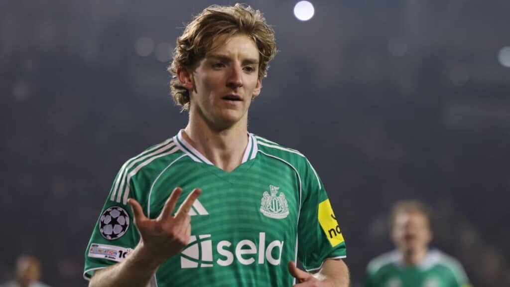 Anthony Gordon celebrates a goal for Newcastle in the Champions League