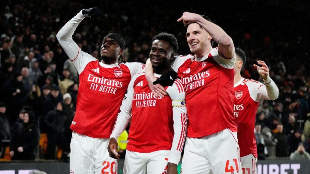 Arsenal players celebrate Bukayo Saka's goal at Wolves