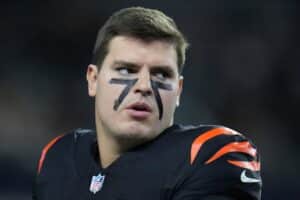 Ravens to sign Hendrickson after Crosby move collapses