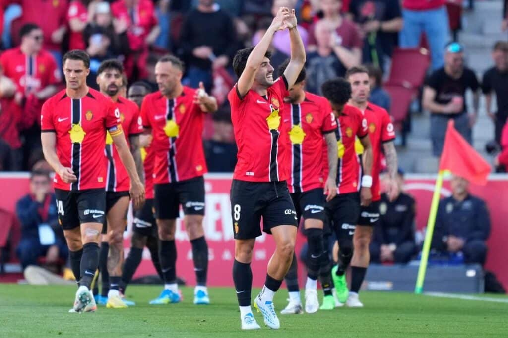 Manu Morlanes celebrates his goal for Real Mallorca against Real Madrid