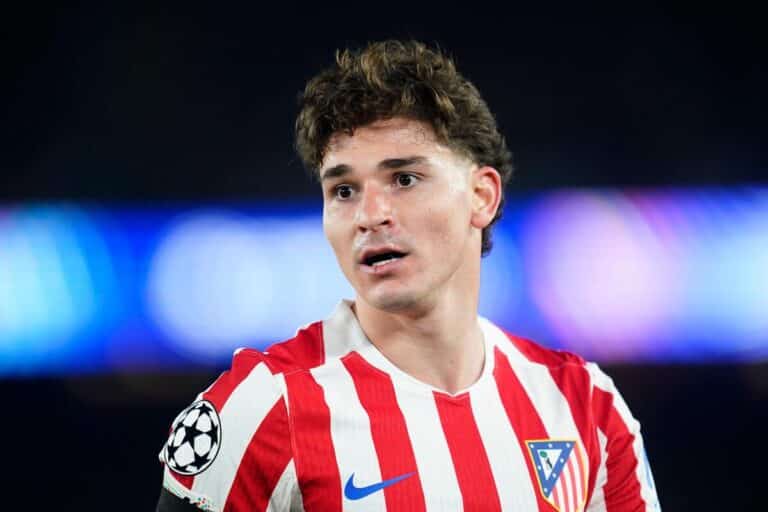 देखें: अल्वारेज़ के सनसनीखेज गोल के कारण बार्सिलोना में 10 खिलाड़ी कम हो गए