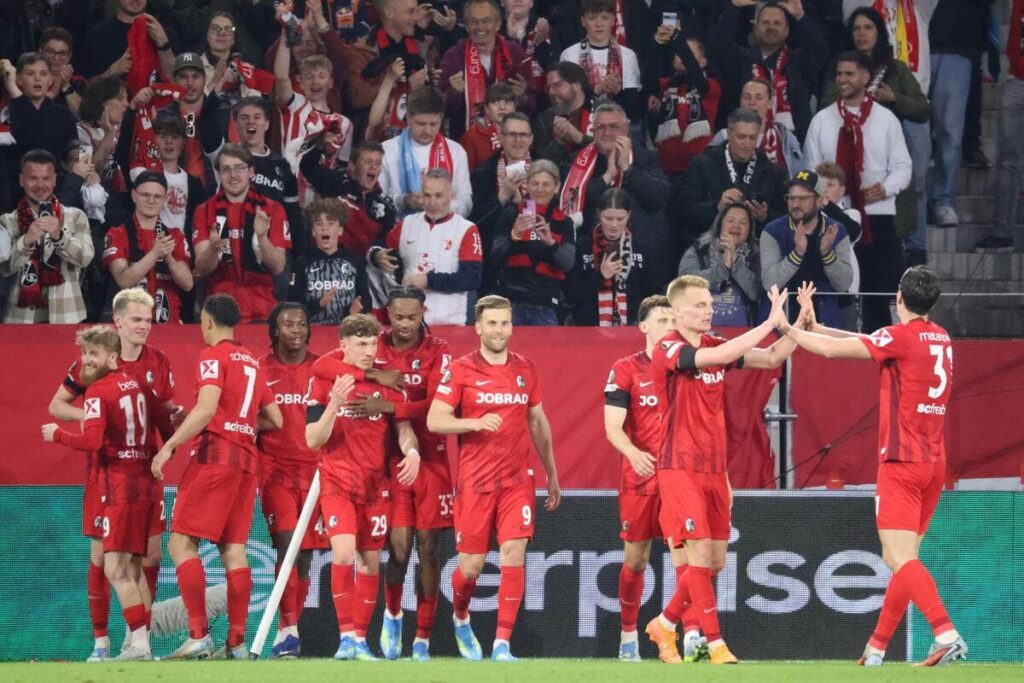 Freiburg celebrate a goal against Celta Vigo