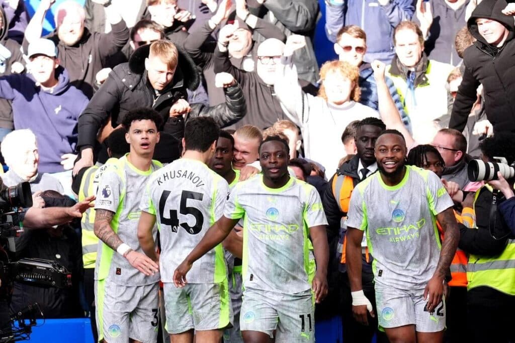 Il Manchester City festeggia al Chelsea