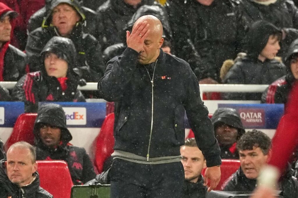 Liverpool: Lesión de Ekitike no se veía bien, dice Slot tras la salida de la Liga de Campeones.