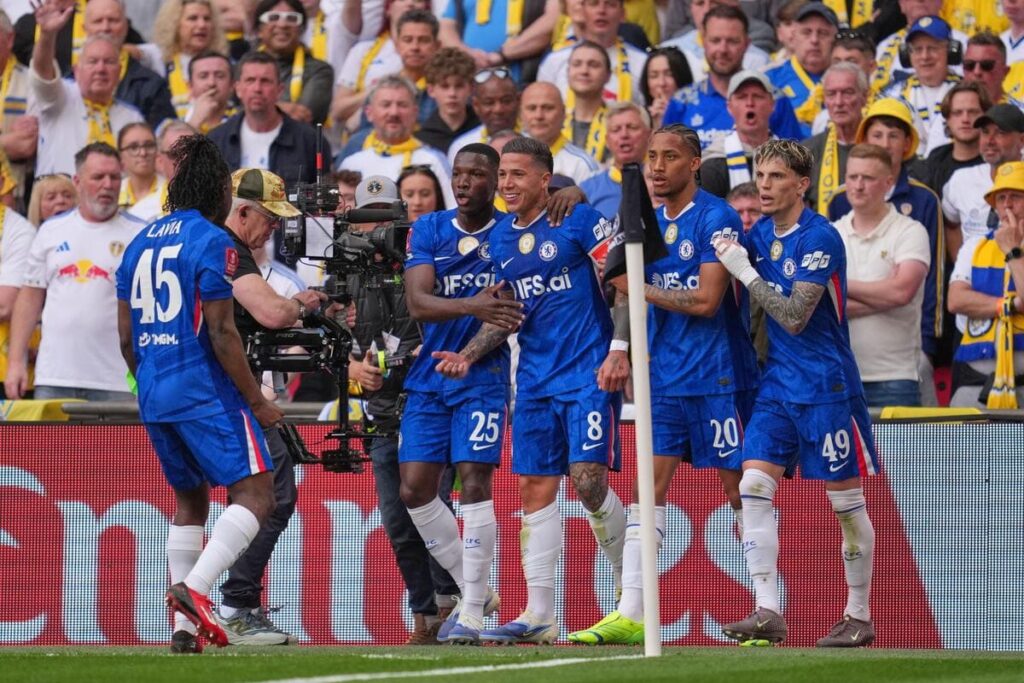 Chelsea celebrate Enzo Fernandez's goal against Leeds