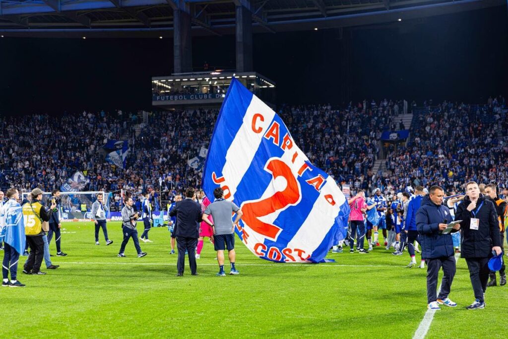 Porto paid tribute to club legend Jorge Costa