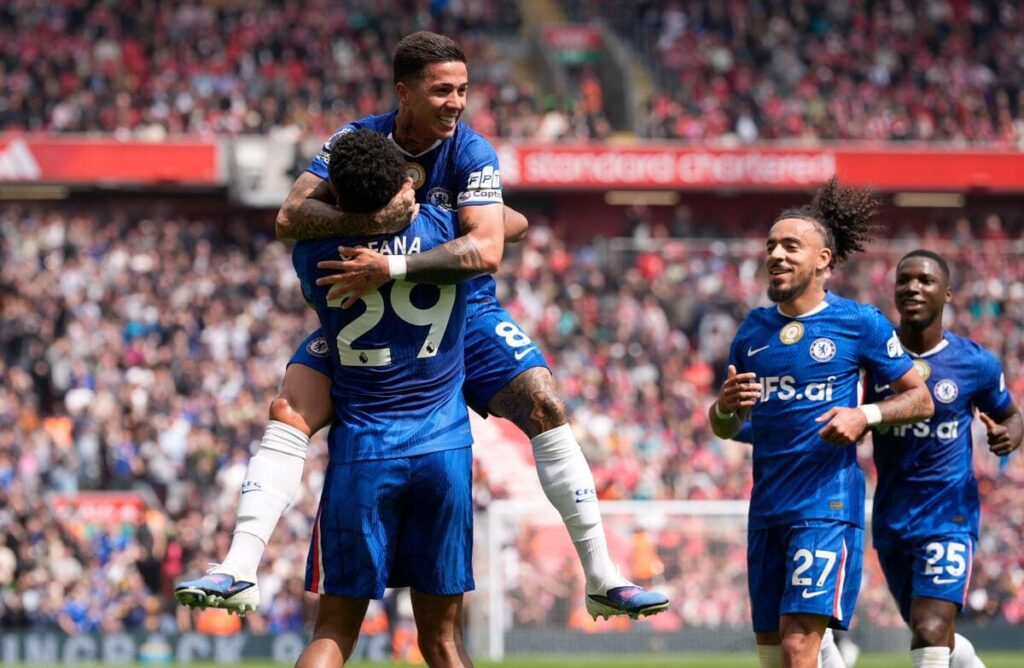 Chelsea celebrate an Enzo Fernandez goal at Liverpool