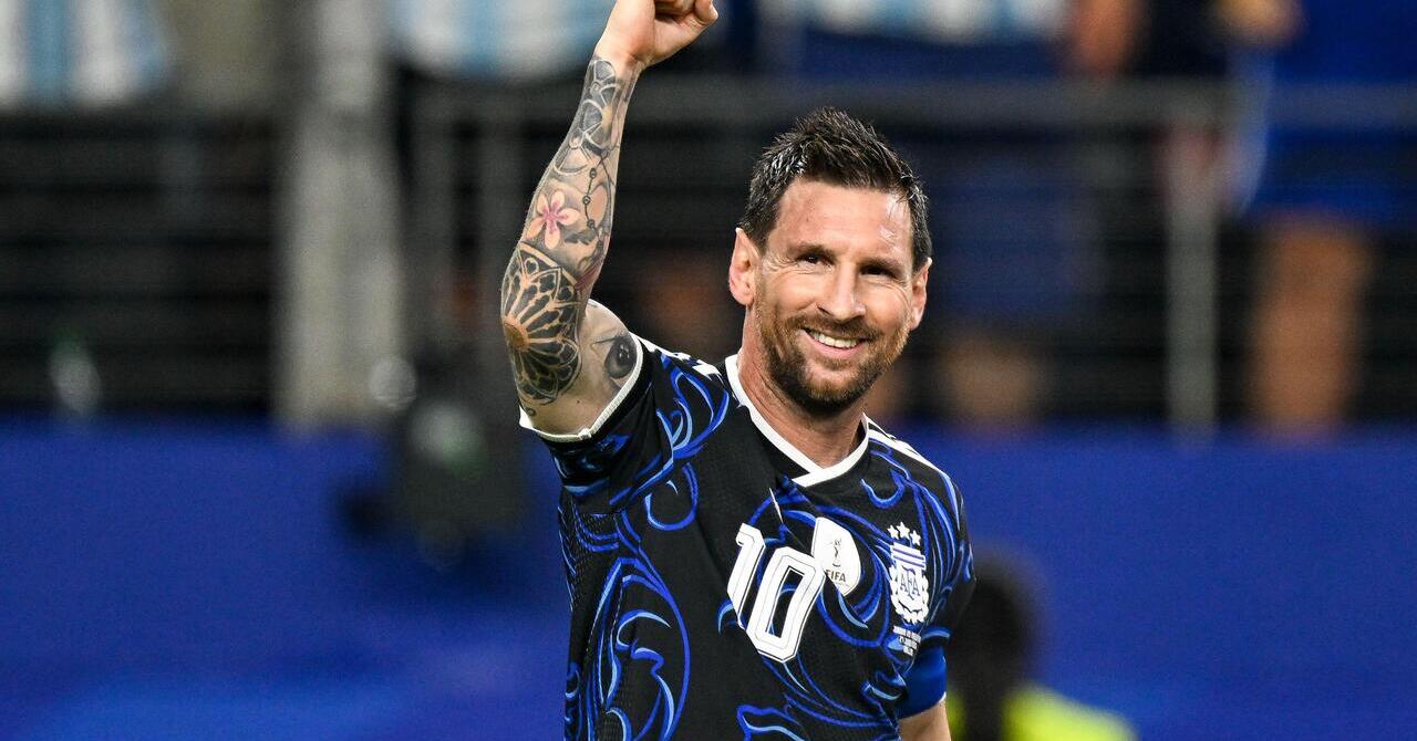 Messi scores again to move clear in World Cup golden boot race