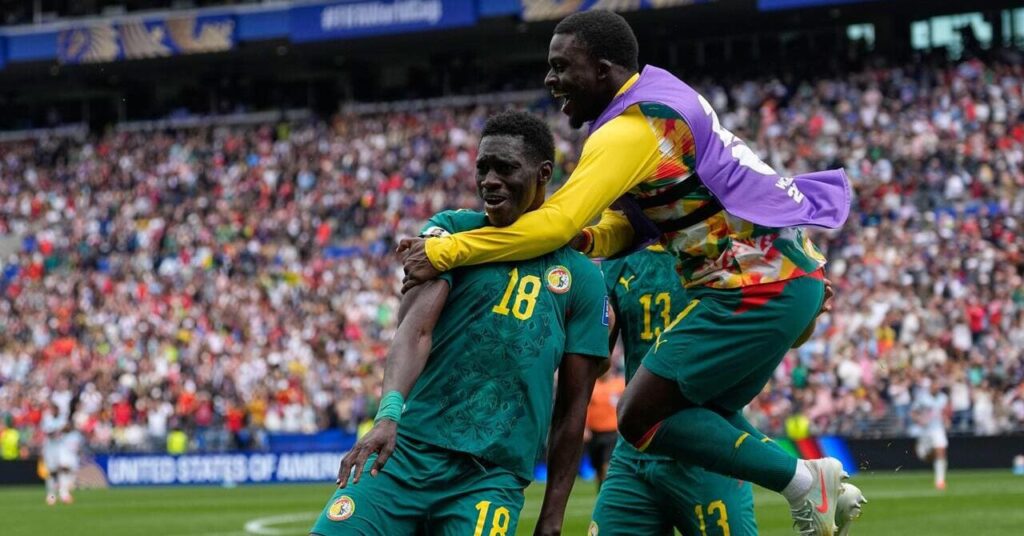 Ismaila Sarr comemora gol do Senegal contra a Bélgica