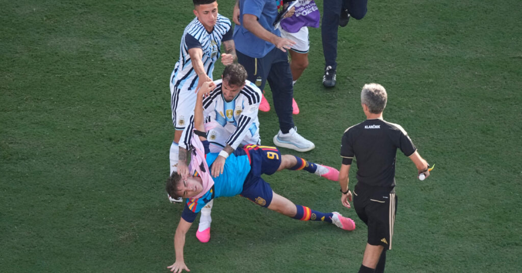 Lamine Yamal provoca Argentina enquanto a Espanha zomba da briga na final da Copa do Mundo: Evento do ano