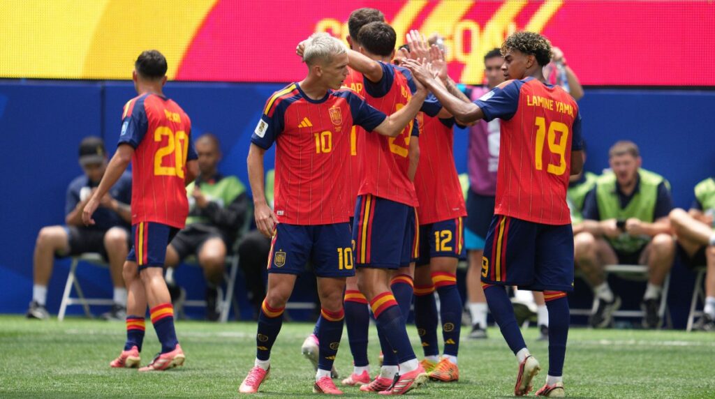 Espanha comemora segundo gol de Pedro Porro contra a Áustria