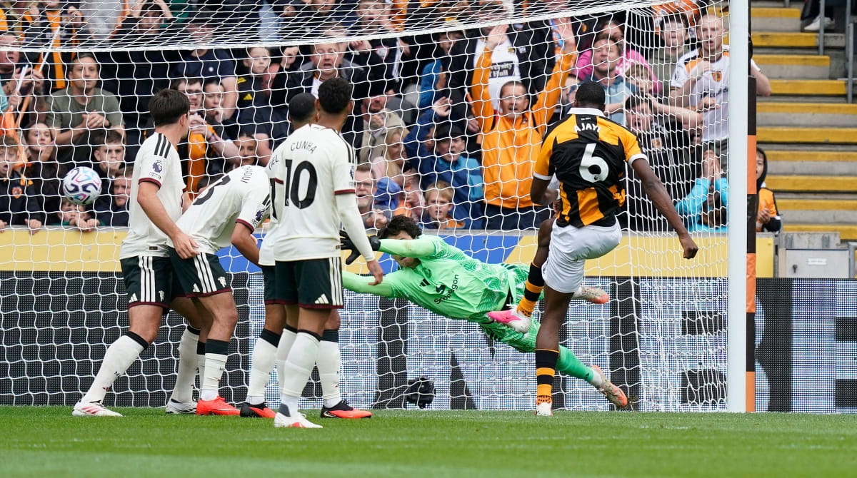 WATCH: Hull stun Manchester United twice on Premier League return