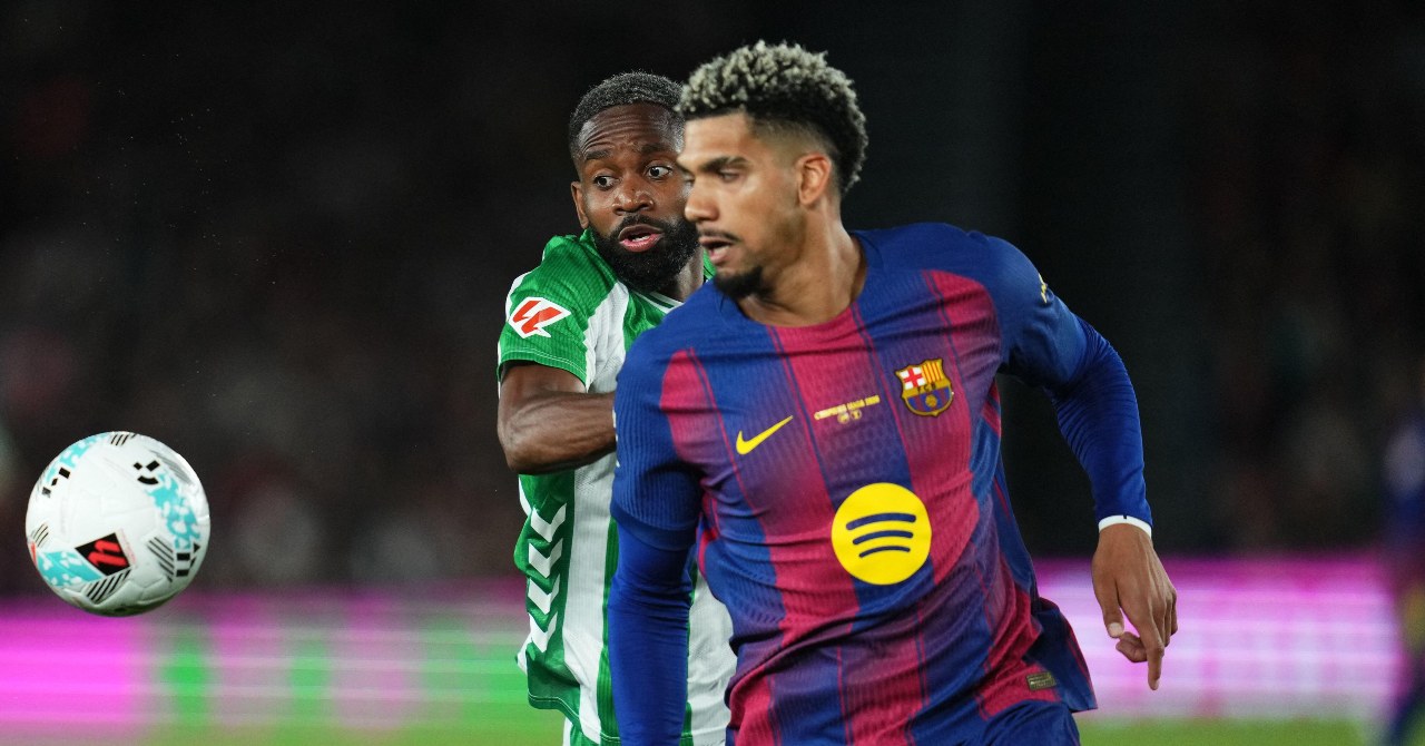 Liverpool confirm Ronald Araujo loan signing from Barcelona