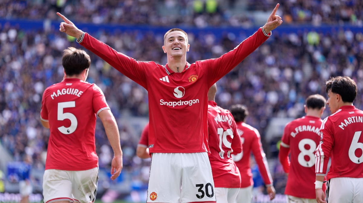 Everton 2-2 Manchester United: Report, result and goals as Maitland-Niles scores stunner to earn Toffees draw