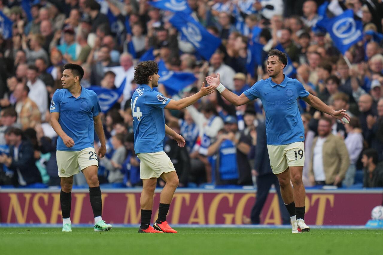 Arsenal stunned by brilliant Brighton as champions trail on the south coast