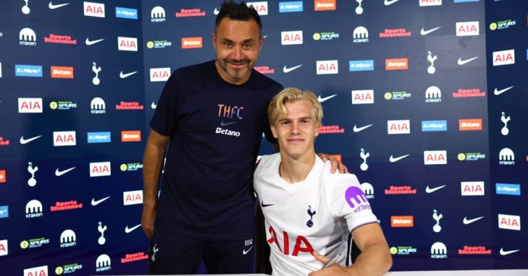 Lucas Bergvall signs new contract at Tottenham