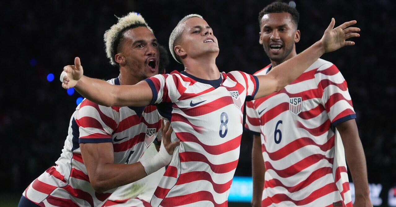 Teenager Sullivan breaks USMNT record with wonder lob against Mexico