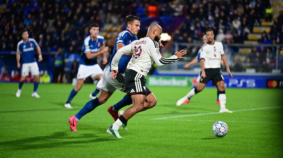Como 4-1 Manchester United: Report, result and goals as pressure piles on Carrick