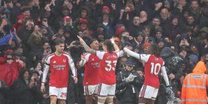 Arsenal 2-0 Everton: Gunners close gap on City after routine home win over Toffees