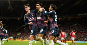 Manchester United 1-1 Tottenham: Solanke rescues deserved point for 10-man Spurs