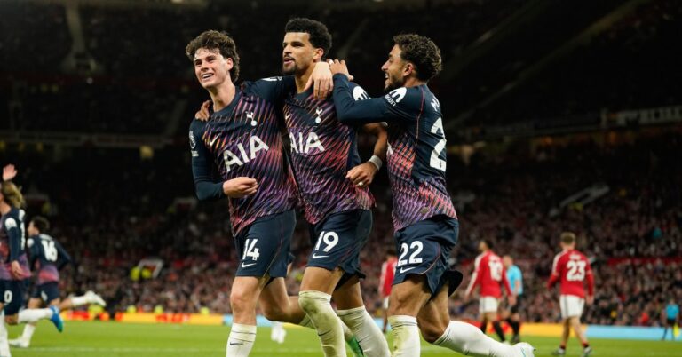 Manchester United 1-1 Tottenham: Solanke rescues deserved point for 10-man Spurs