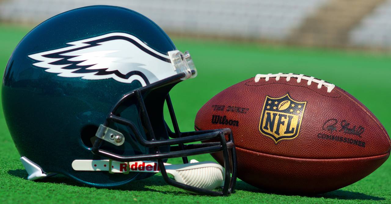 Why did Lane Johnson retire from playing for the Eagles in the NFL?